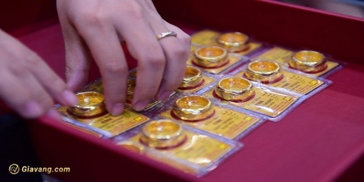 Giá vàng trong nước hôm nay 15/01/2025: Tiếp tục “lao dốc”