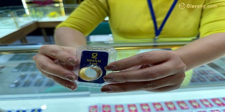 Giá vàng trong nước hôm nay 27/03/2025: Vàng nhẫn tăng mạnh, trở lại mốc 99 triệu đồng/lượng
