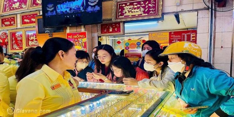 Giá vàng trong nước hôm nay 30/03/2025: Tiếp đà lập đỉnh, tiến sát mốc 101 triệu đồng/lượng