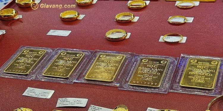 Giá vàng trong nước hôm nay 10/07/2025: Vàng SJC rớt giá thê thảm, rơi tự do về 120,6 triệu đồng/lượng 1 Giá vàng trong nước hôm nay 10/07/2025: Vàng SJC rớt giá thê thảm, rơi tự do về 120,6 triệu đồng/lượng