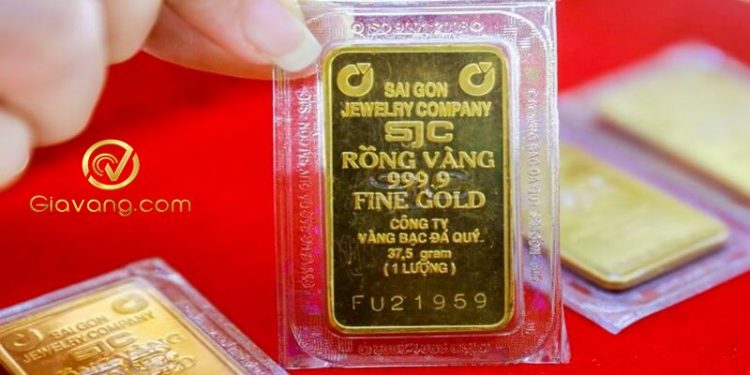 Giá vàng trong nước hôm nay 13/08/2025: Vàng miếng đi ngang, giá vàng nhẫn tăng giảm trái chiều.