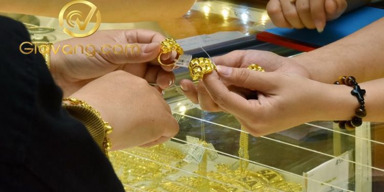 Giá vàng trong nước hôm nay 18/10/2025: Vàng nhẫn tiếp tục tăng chóng mặt 1 Giá vàng trong nước hôm nay 18/10/2025: Vàng nhẫn tiếp tục tăng chóng mặt