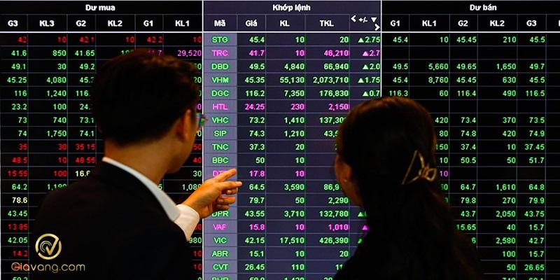 Forex vs Chứng khoán: Phân tích ưu - nhược điểm của 2 loại hình đầu tư cho trader 4 Chung khoan la gi